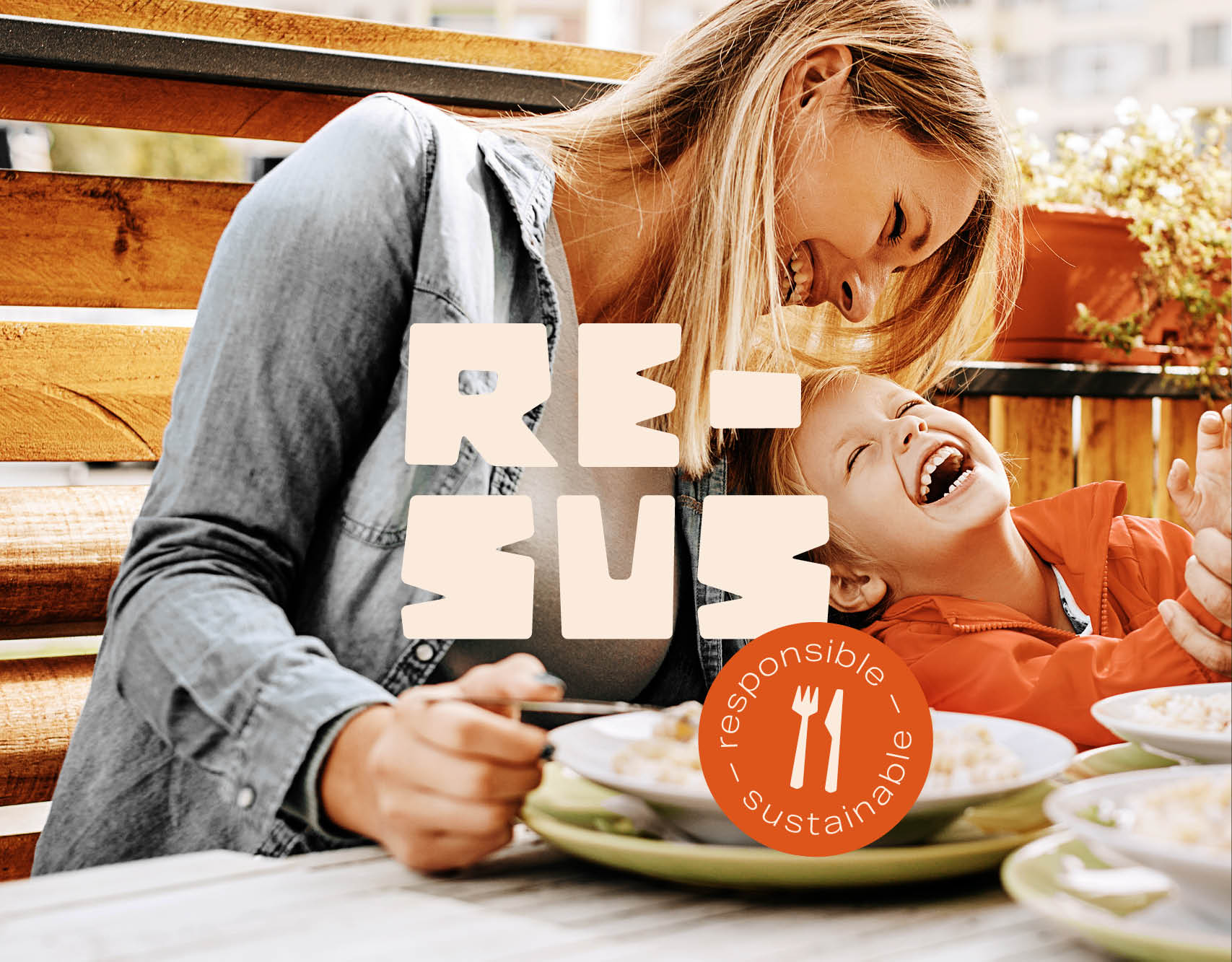 RESUS FOOD - Cameleon Creatives - Visuel identitet - Logo med orange sticker -stemningsbillede